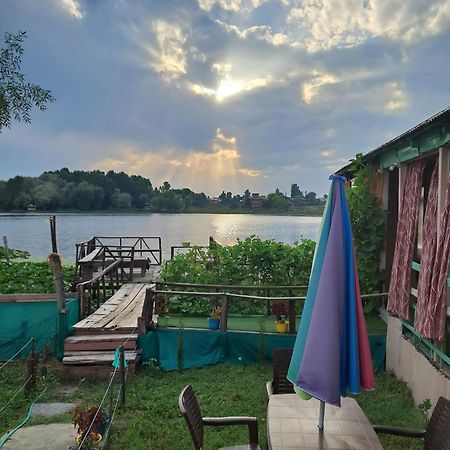Lakeside Homestay Srinagar Екстериор снимка