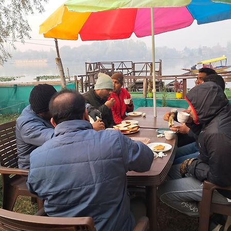 Lakeside Homestay Srinagar Екстериор снимка