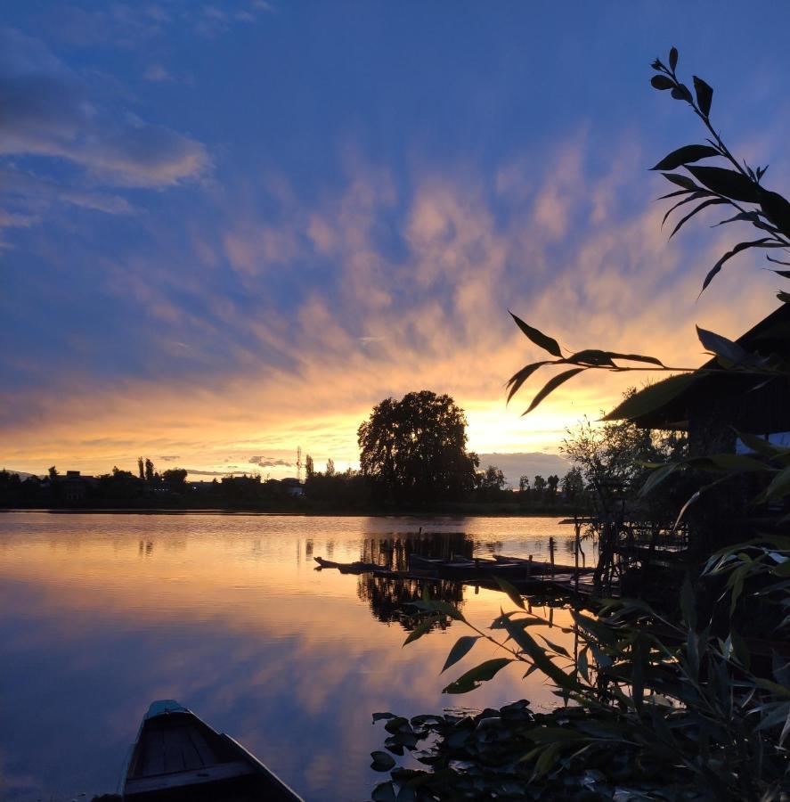 Lakeside Homestay Srinagar Екстериор снимка