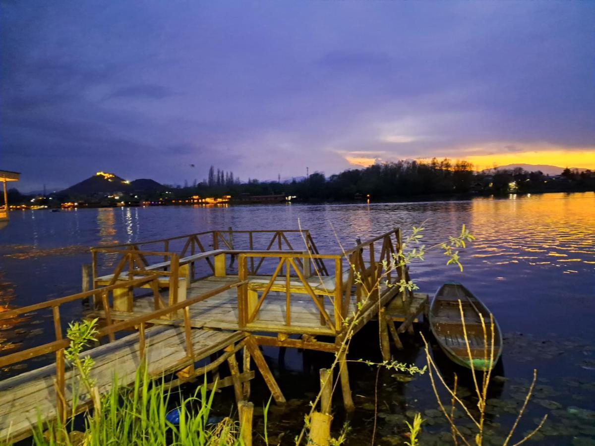 Lakeside Homestay Srinagar Екстериор снимка