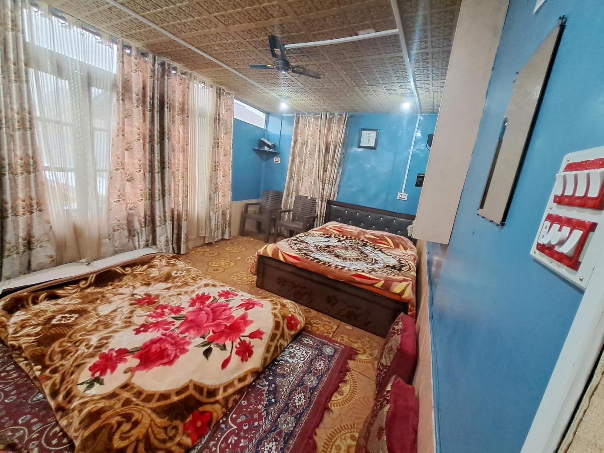 Lakeside Homestay Srinagar Екстериор снимка