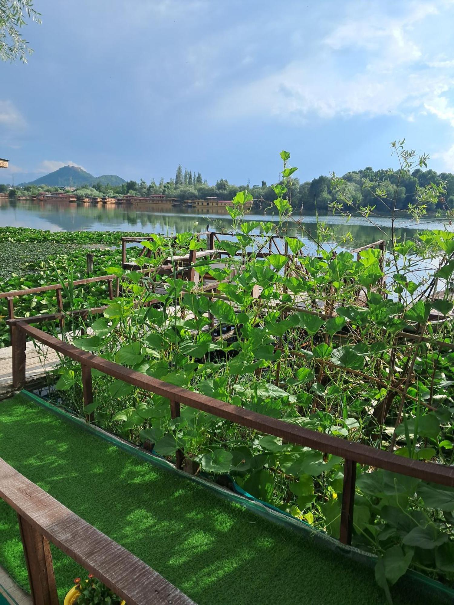 Lakeside Homestay Srinagar Екстериор снимка